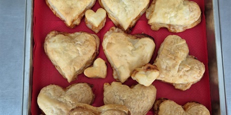 Powiększ grafikę: dzien-okazywania-uczuc-walentynki-w-przedszkolu-674589.jpg