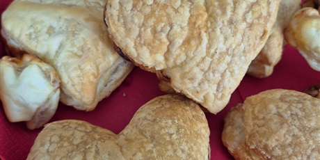 Powiększ grafikę: dzien-okazywania-uczuc-walentynki-w-przedszkolu-674590.jpg