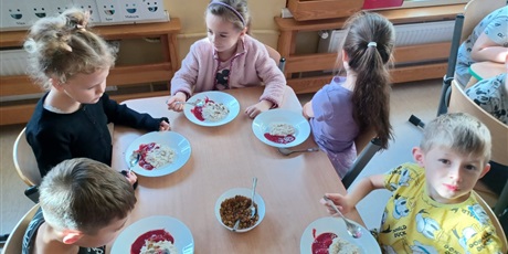 Powiększ grafikę: dzien-owsianki-w-wesolych-skrzatach-645713.jpg