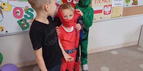 Powiększ grafikę: dzien-postaci-z-bajek-653110.jpg