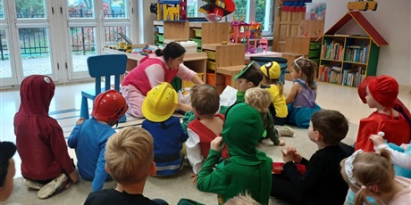 Powiększ grafikę: dzien-postaci-z-bajek-653117.jpg