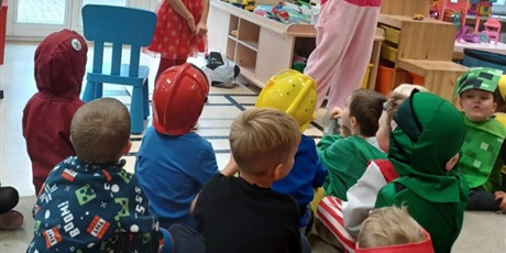 Powiększ grafikę: dzien-postaci-z-bajek-653118.jpg