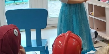 Powiększ grafikę: dzien-postaci-z-bajek-653119.jpg