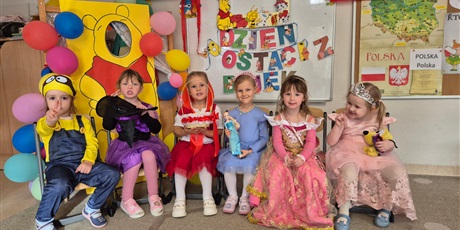 Powiększ grafikę: dzien-postaci-z-bajek-653124.jpg