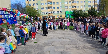 Powiększ grafikę: dzien-rodziny-w-przedszkolu-wesole-skrzaty-694610.jpg