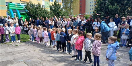 Powiększ grafikę: dzien-rodziny-w-przedszkolu-wesole-skrzaty-694612.jpg