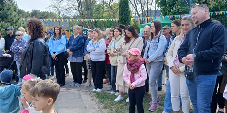 Powiększ grafikę: dzien-rodziny-w-przedszkolu-wesole-skrzaty-694615.jpg