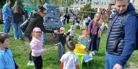 Powiększ grafikę: dzien-rodziny-w-przedszkolu-wesole-skrzaty-694624.jpg