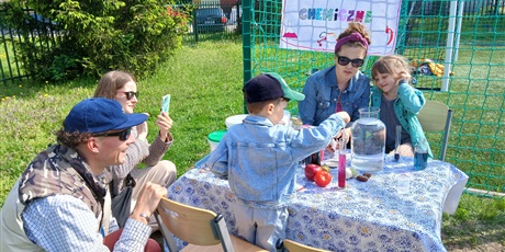 Powiększ grafikę: dzien-rodziny-w-przedszkolu-wesole-skrzaty-694628.jpg