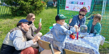 Powiększ grafikę: dzien-rodziny-w-przedszkolu-wesole-skrzaty-694629.jpg