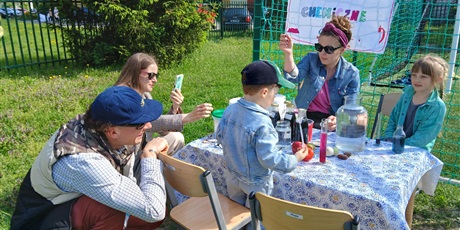 Powiększ grafikę: dzien-rodziny-w-przedszkolu-wesole-skrzaty-694630.jpg