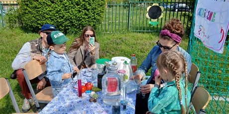 Powiększ grafikę: dzien-rodziny-w-przedszkolu-wesole-skrzaty-694631.jpg