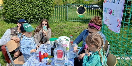 Powiększ grafikę: dzien-rodziny-w-przedszkolu-wesole-skrzaty-694632.jpg