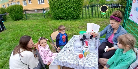 Powiększ grafikę: dzien-rodziny-w-przedszkolu-wesole-skrzaty-694651.jpg