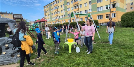 Powiększ grafikę: dzien-rodziny-w-przedszkolu-wesole-skrzaty-694688.jpg