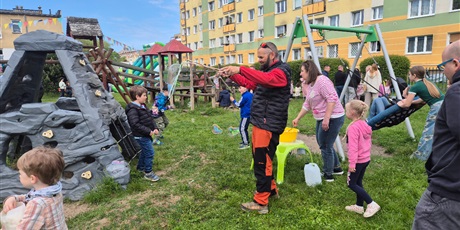 Powiększ grafikę: dzien-rodziny-w-przedszkolu-wesole-skrzaty-694689.jpg
