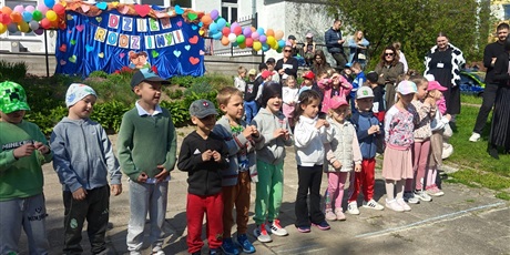 Powiększ grafikę: dzien-rodziny-w-przedszkolu-wesole-skrzaty-694706.jpg