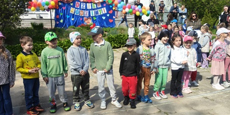 Powiększ grafikę: dzien-rodziny-w-przedszkolu-wesole-skrzaty-694709.jpg