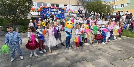 Powiększ grafikę: dzien-rodziny-w-przedszkolu-wesole-skrzaty-694715.jpg