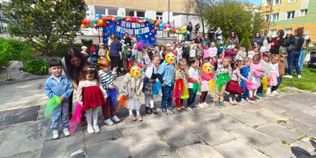 Powiększ grafikę: dzien-rodziny-w-przedszkolu-wesole-skrzaty-694716.jpg