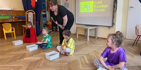 Powiększ grafikę: dzien-wesolego-skrzata-681464.jpg