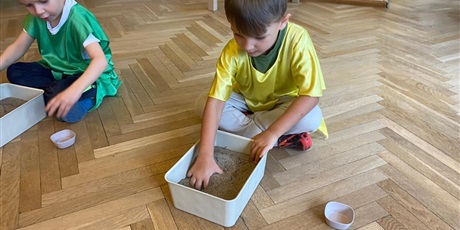 Powiększ grafikę: dzien-wesolego-skrzata-681466.jpg