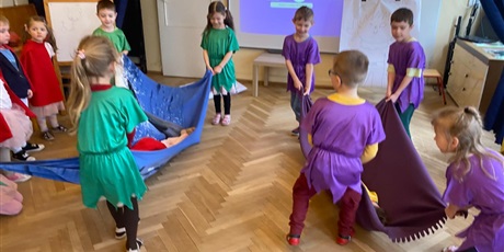 Powiększ grafikę: dzien-wesolego-skrzata-681486.jpg