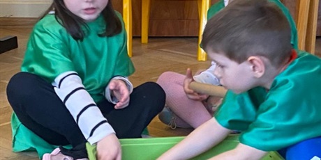 Powiększ grafikę: dzien-wesolego-skrzata-681488.jpg