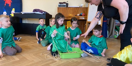 Powiększ grafikę: dzien-wesolego-skrzata-681490.jpg