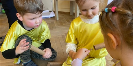 Powiększ grafikę: dzien-wesolego-skrzata-681491.jpg