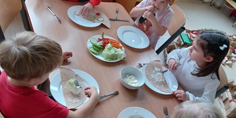 Powiększ grafikę: dzien-zdrowej-tortilli-655985.jpg