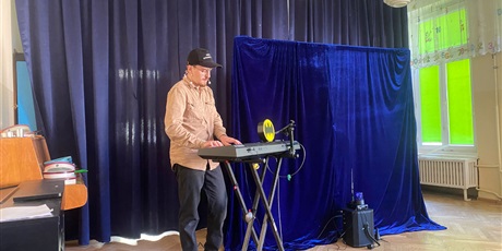 Powiększ grafikę: koncert-muzyczny-na-sygnale-albo-wcale-643874.jpg