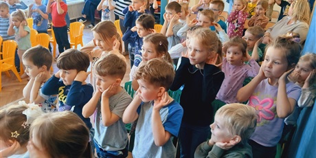 Powiększ grafikę: kosmiczna-podroz-z-art2you-w-przedszkolu-wesole-skrzaty-690248.jpg