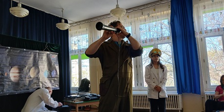 Powiększ grafikę: kosmiczna-podroz-z-art2you-w-przedszkolu-wesole-skrzaty-690249.jpg