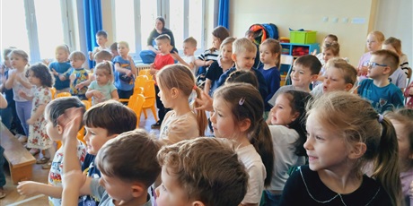 Powiększ grafikę: kosmiczna-podroz-z-art2you-w-przedszkolu-wesole-skrzaty-690252.jpg