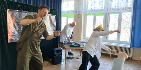 Powiększ grafikę: kosmiczna-podroz-z-art2you-w-przedszkolu-wesole-skrzaty-690253.jpg