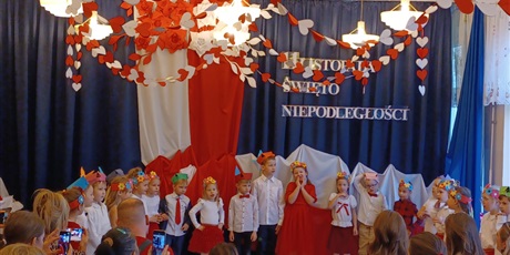 Powiększ grafikę: koszalki-opalki-swietuja-niepodleglosc-wystep-dla-rodzicow-654798.jpg