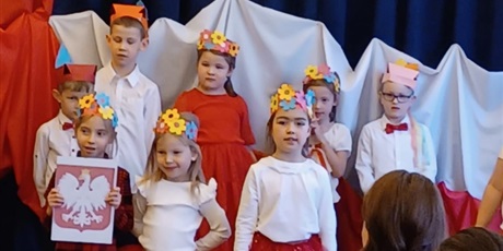 Powiększ grafikę: koszalki-opalki-swietuja-niepodleglosc-wystep-dla-rodzicow-654801.jpg