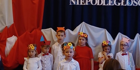 Powiększ grafikę: koszalki-opalki-swietuja-niepodleglosc-wystep-dla-rodzicow-654802.jpg