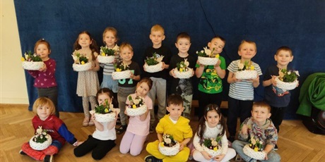 Powiększ grafikę: kreatywne-warsztaty-wielkanocne-stroiki-z-kwiatkami-681430.jpg