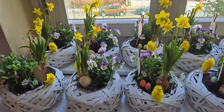 Powiększ grafikę: kreatywne-warsztaty-wielkanocne-stroiki-z-kwiatkami-681445.jpg