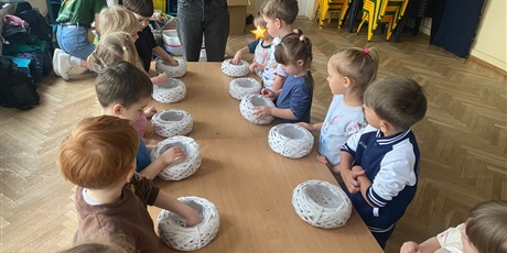 Powiększ grafikę: kreatywne-warsztaty-wielkanocne-stroiki-z-kwiatkami-681447.jpg