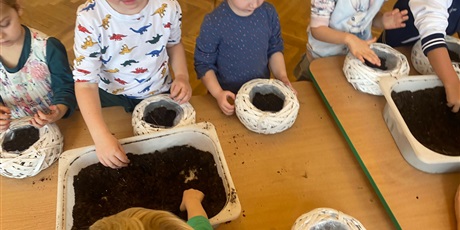 Powiększ grafikę: kreatywne-warsztaty-wielkanocne-stroiki-z-kwiatkami-681449.jpg