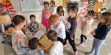 Powiększ grafikę: kreatywne-zajecia-z-wykorzystaniem-sztucznej-inteligencji-w-grupie-chochliki-656977.jpg