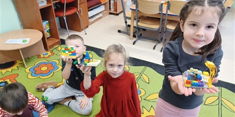 Powiększ grafikę: miedzynarodowy-dzien-klockow-lego-w-przedszkolu-wesole-skrzaty-671588.jpg