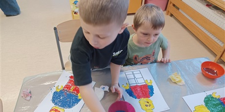 Powiększ grafikę: miedzynarodowy-dzien-klockow-lego-w-przedszkolu-wesole-skrzaty-671601.jpg