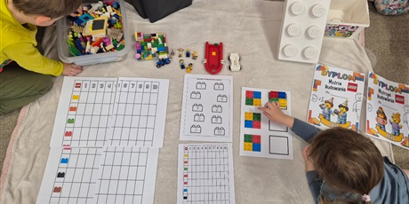 Powiększ grafikę: miedzynarodowy-dzien-klockow-lego-w-przedszkolu-wesole-skrzaty-671612.jpg