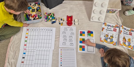 Powiększ grafikę: miedzynarodowy-dzien-klockow-lego-w-przedszkolu-wesole-skrzaty-671613.jpg