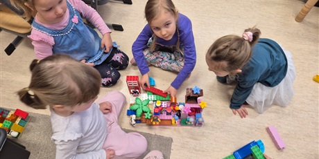Powiększ grafikę: miedzynarodowy-dzien-klockow-lego-w-przedszkolu-wesole-skrzaty-671620.jpg