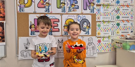 Powiększ grafikę: miedzynarodowy-dzien-klockow-lego-w-przedszkolu-wesole-skrzaty-671625.jpg